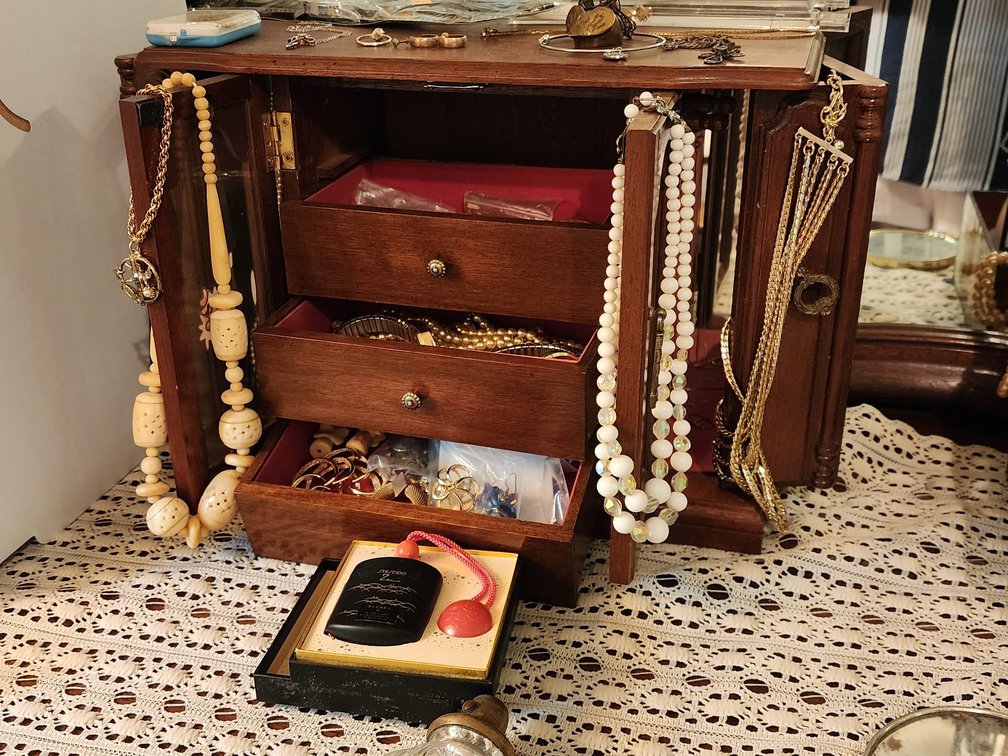 Jewelry box, jewelry collection 