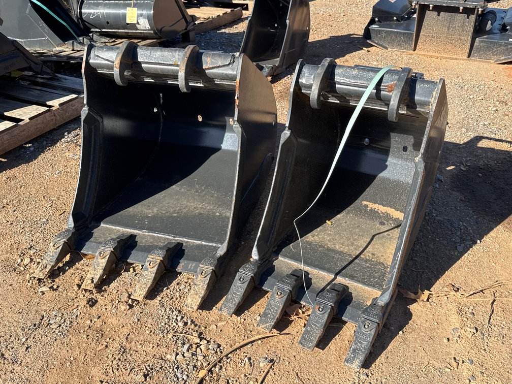Class 5 Buckets- Bobcat- NEW