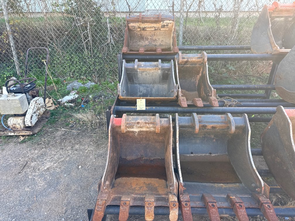 Class 3 Buckets- Bobcat