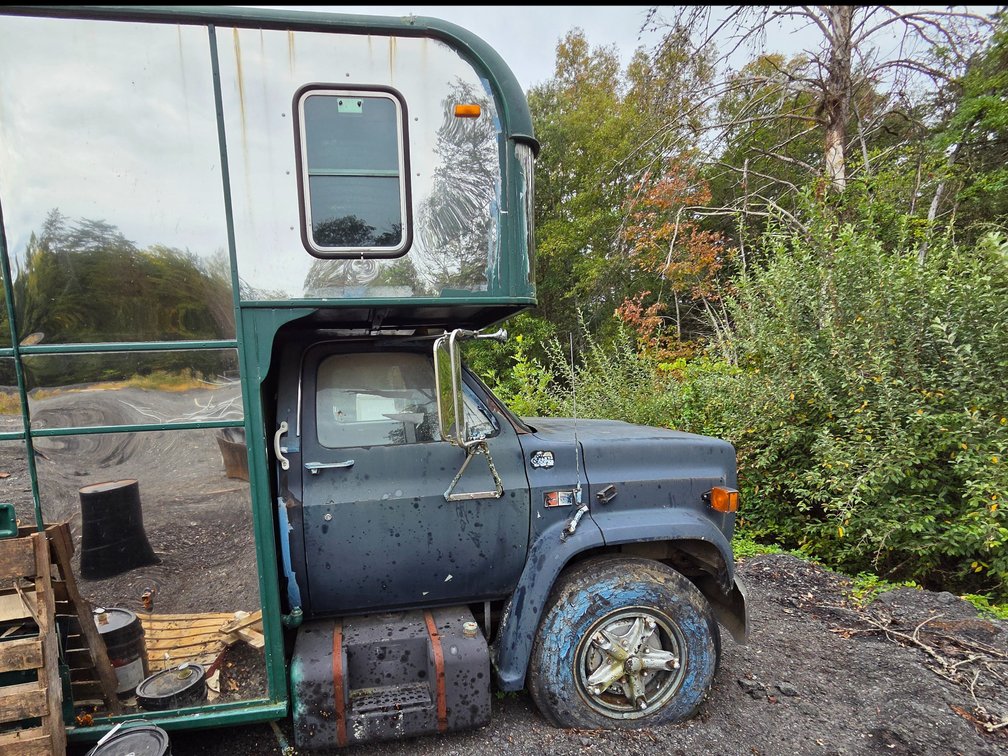 1988 GMC 7000 Horse Truck- 2 stalls