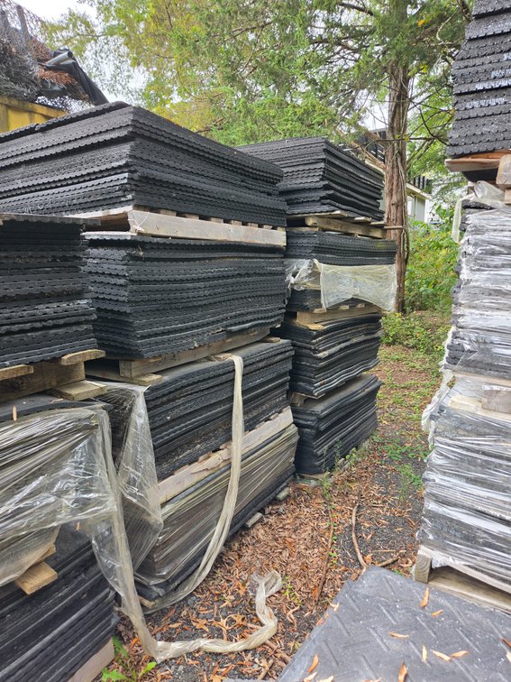 275 +/- Rubber Horse Stall Mats