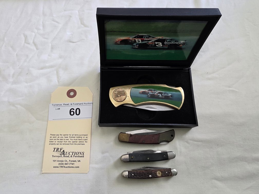 Various pocket knives