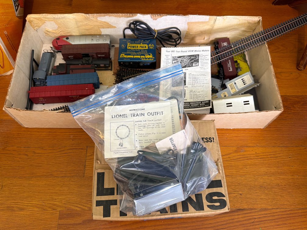 Train sets - AHM & Lionel