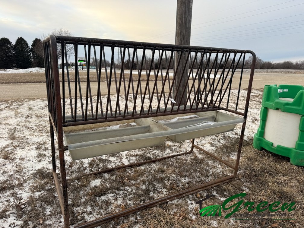Horse feeder