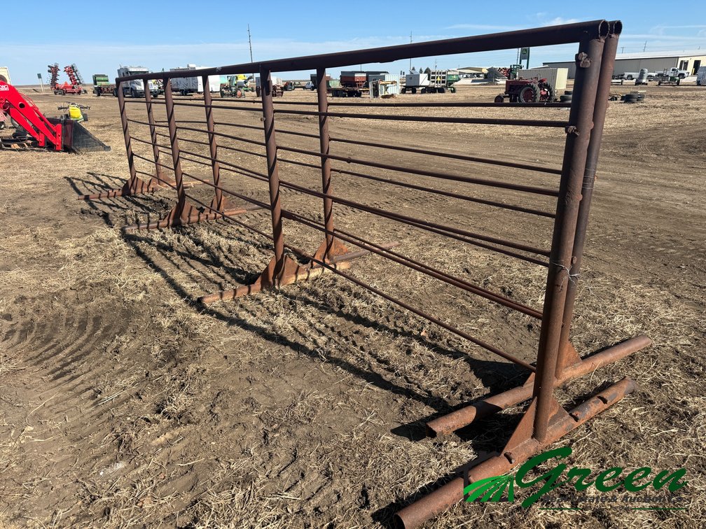 24’ free standing panel