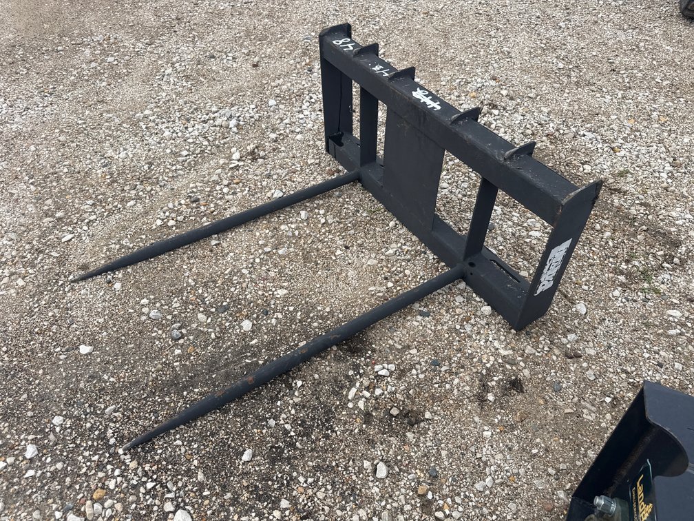 Skidloader bale spear