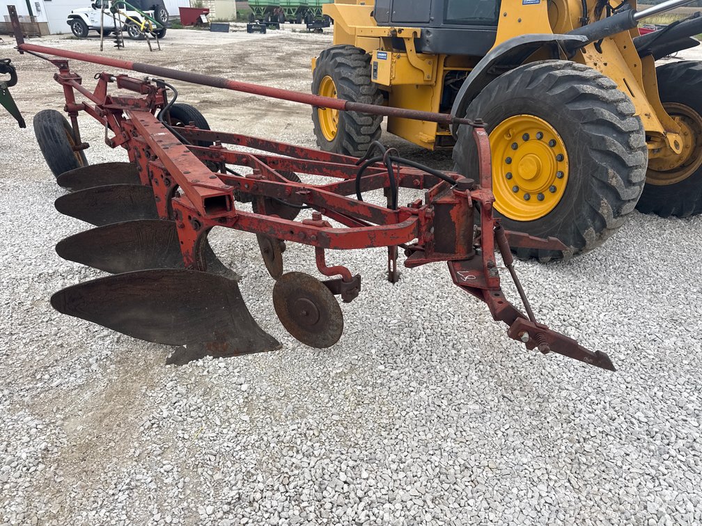 International 4 bottom plow