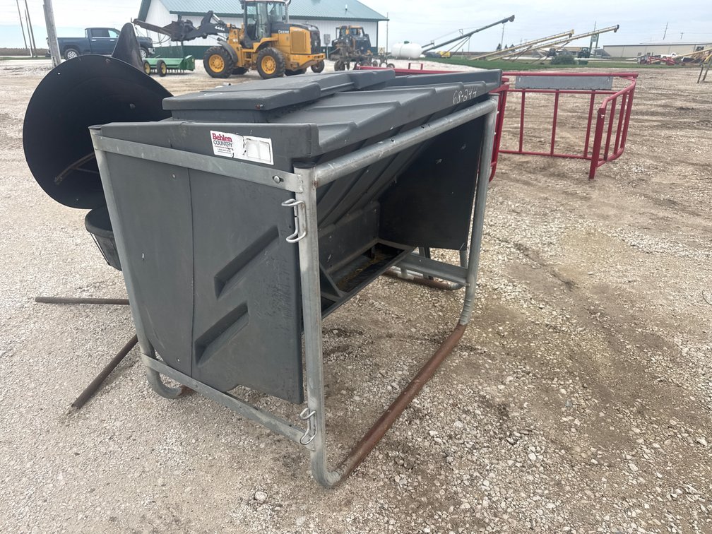 Behlen Country creep feeder