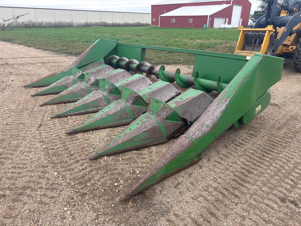 John Deere 643 corn head