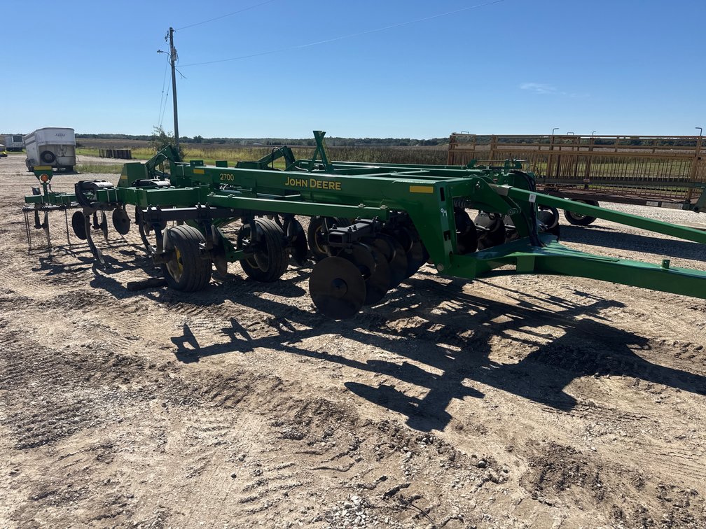 John Deere 2700 ripper