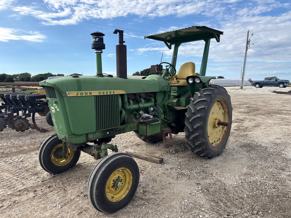 John Deere 4010