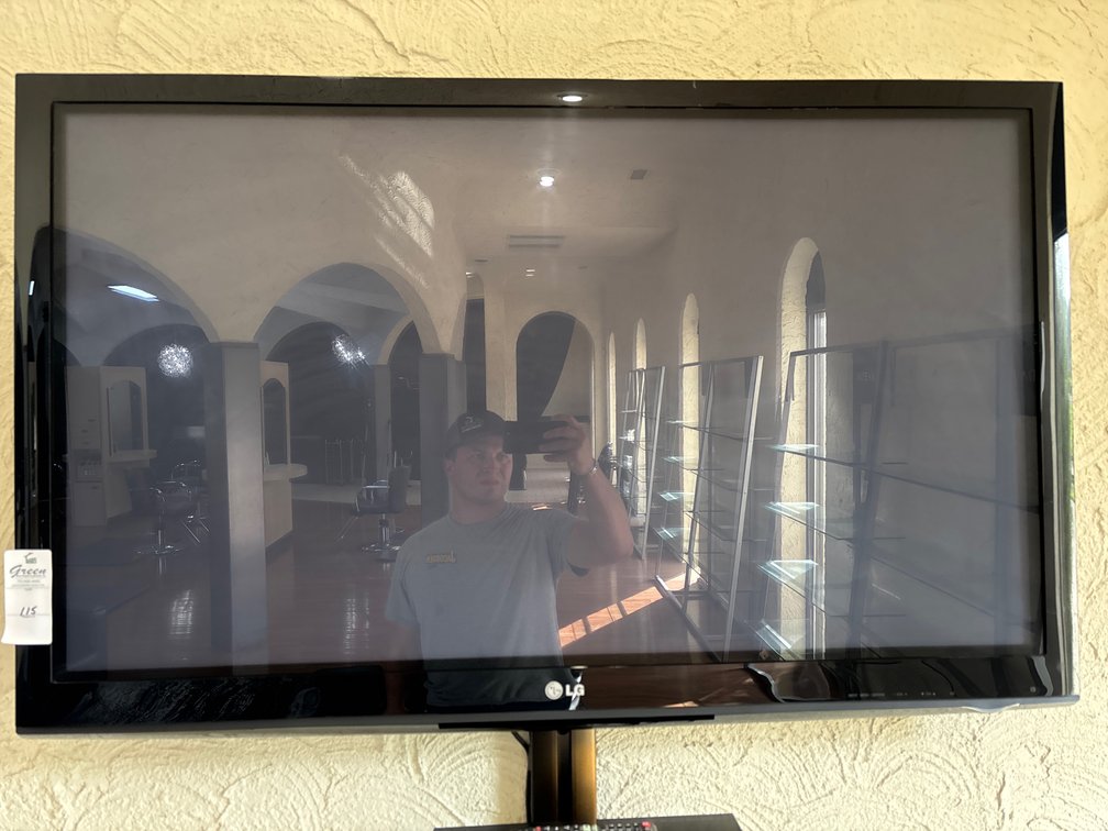 48” LG TV