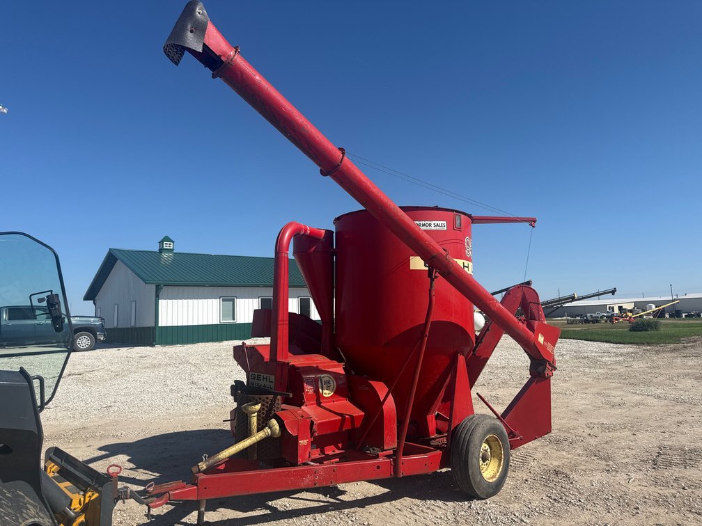 Gehl 95 grinder mixer