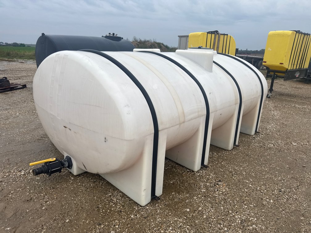 3250 gallon poly tank
