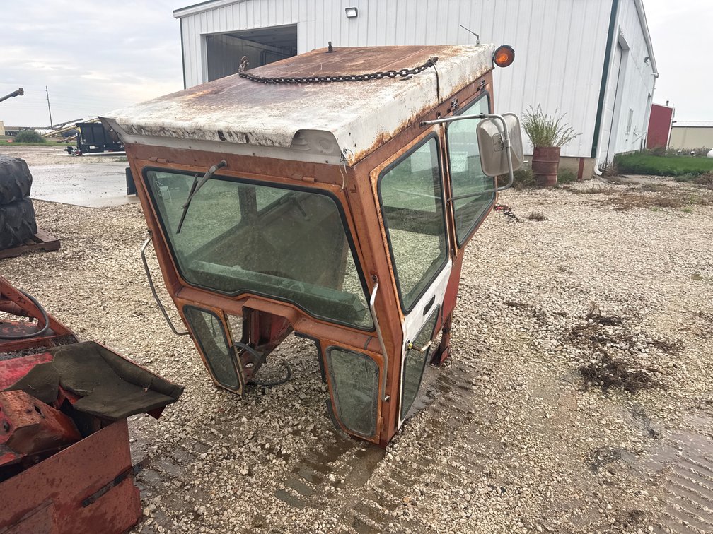 Year a round cab