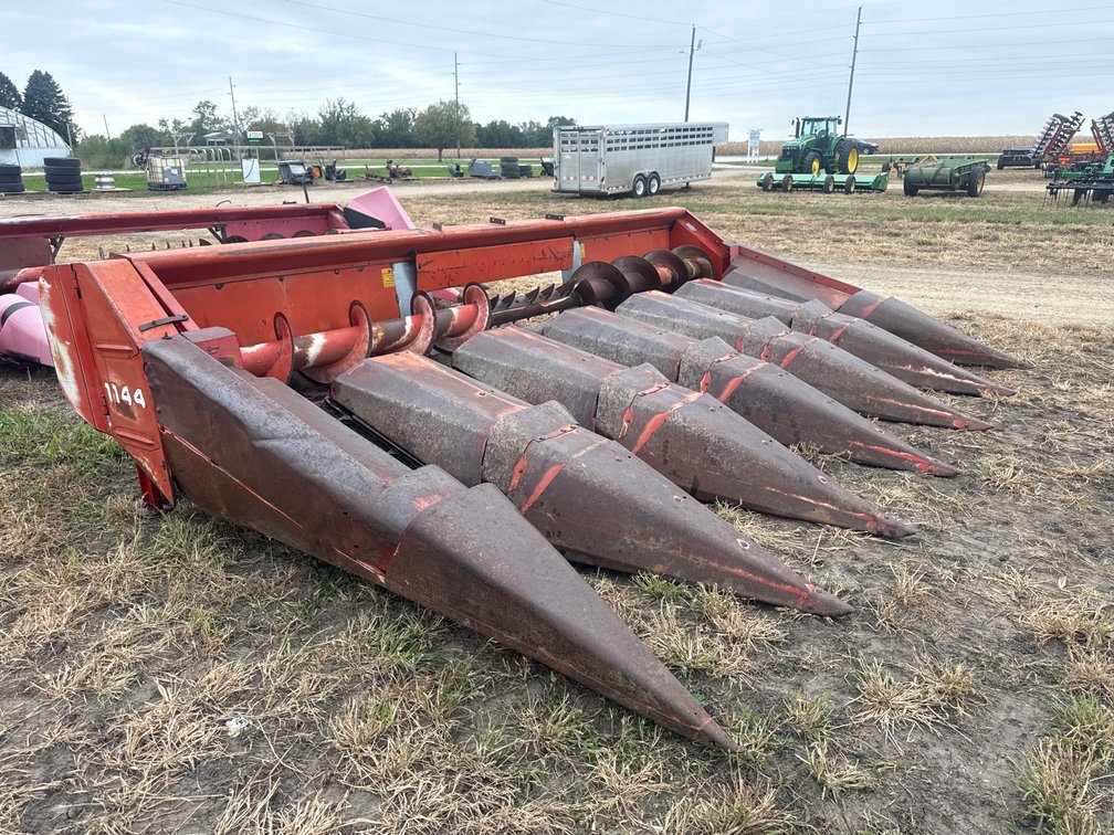 Massey Ferguson 1144 corn head
