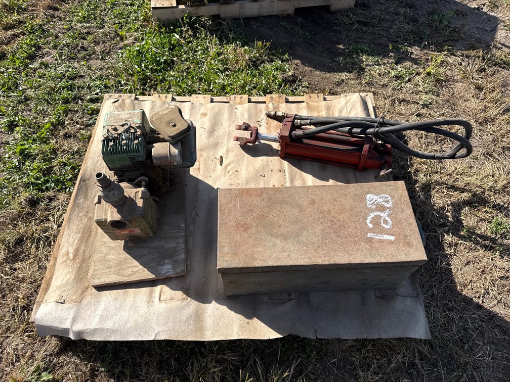 Pallet of misc