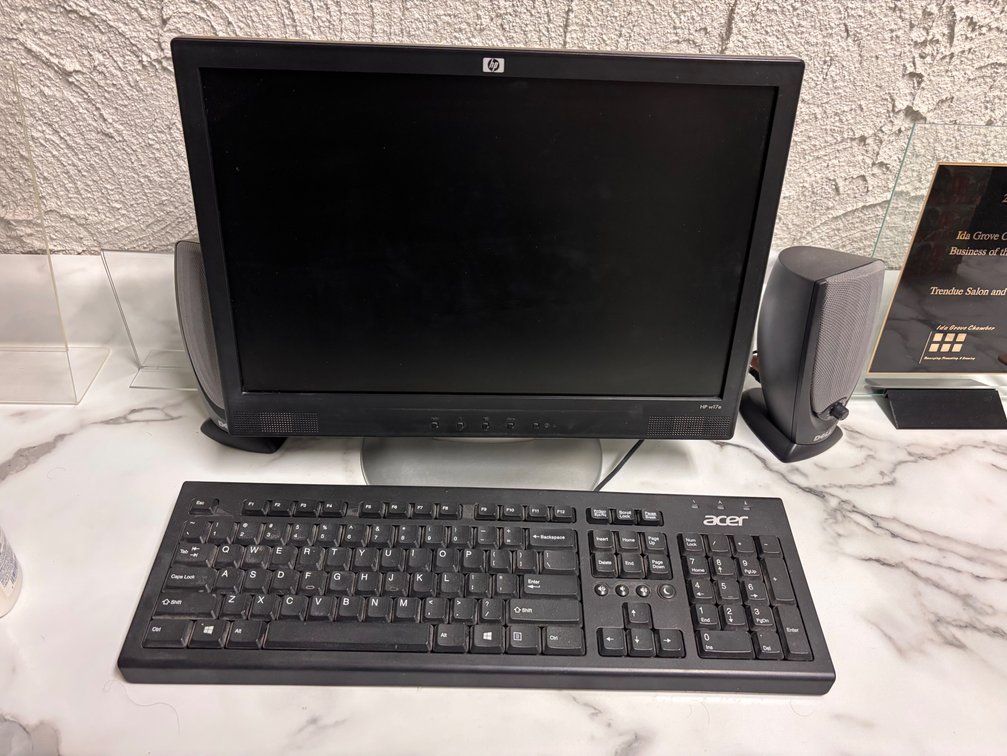 Monitor & Keyboard