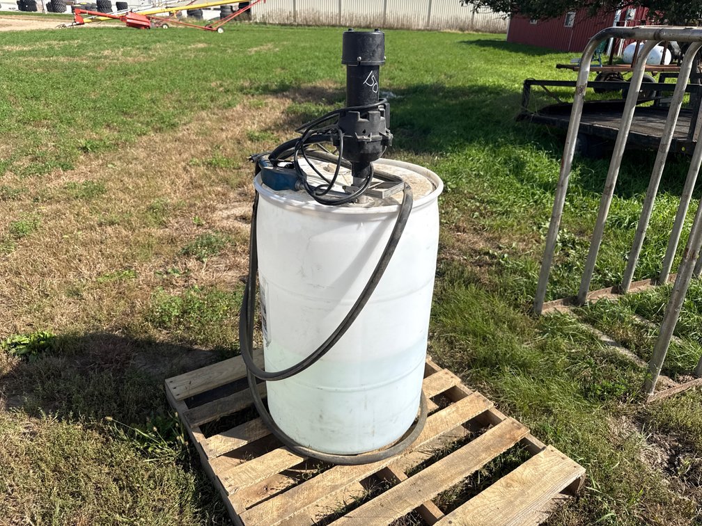 Def barrel with pump