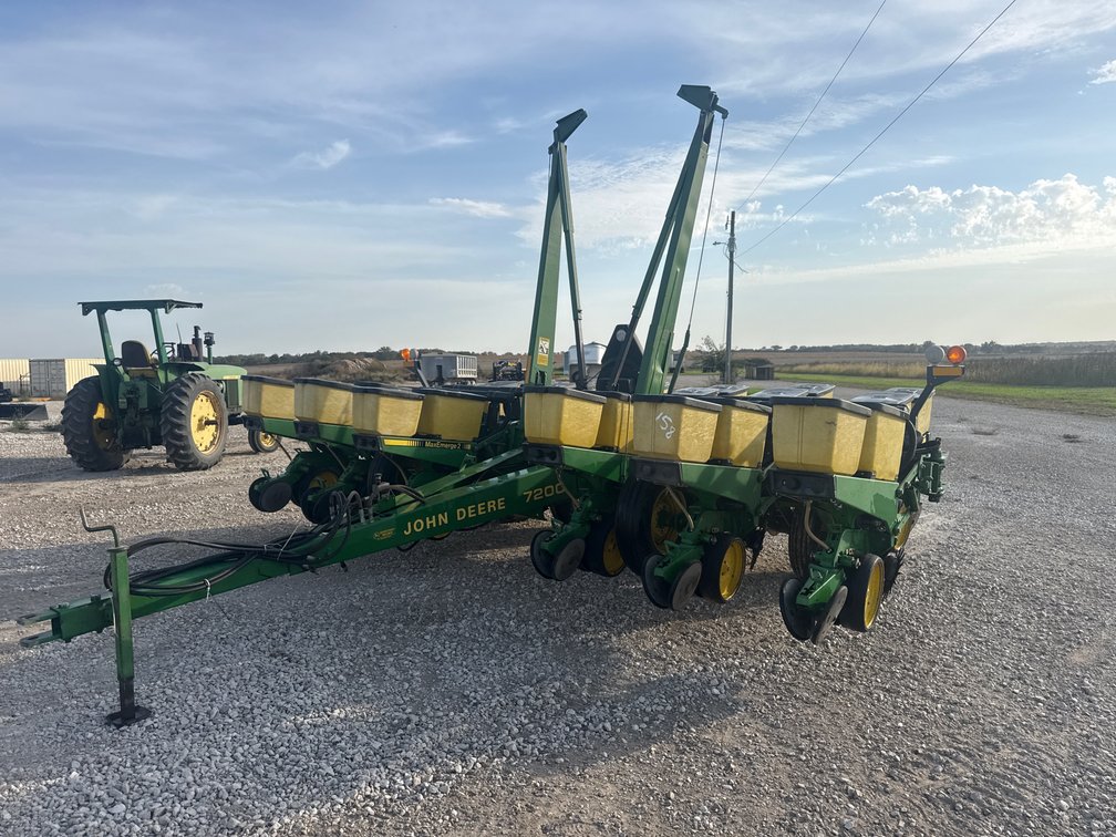 John Deere 7200