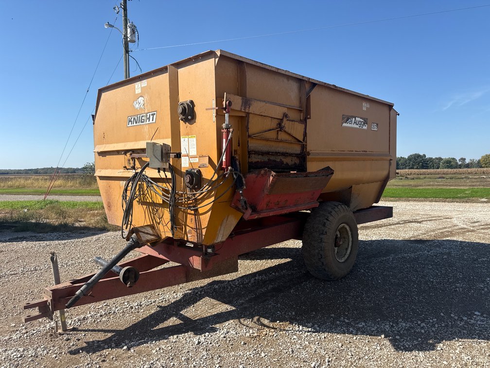 Knight 3575 feed wagon
