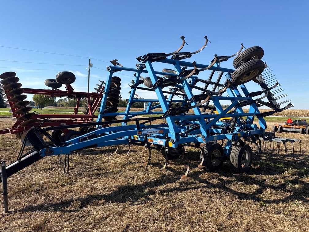 DMI Tiger Mate field cultivator