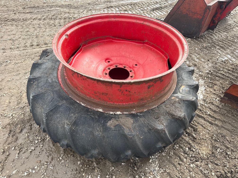 Tire and 2 rims
