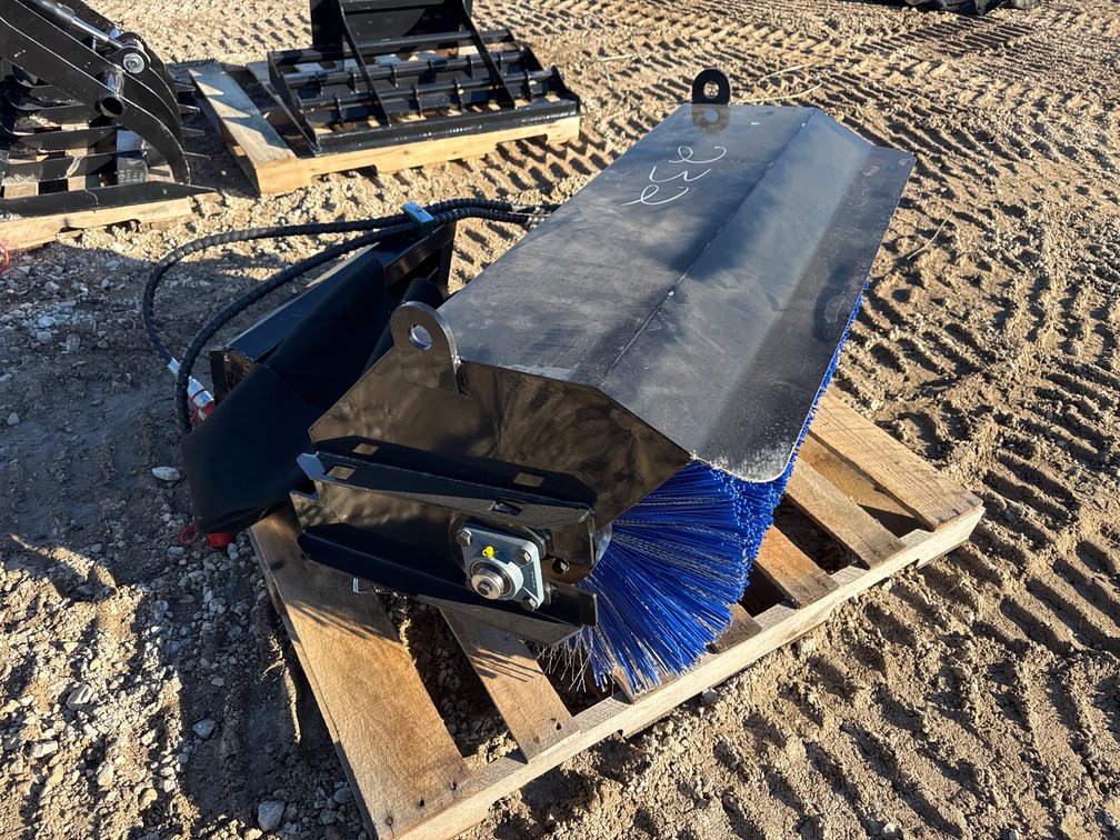 Mini skidloader broom