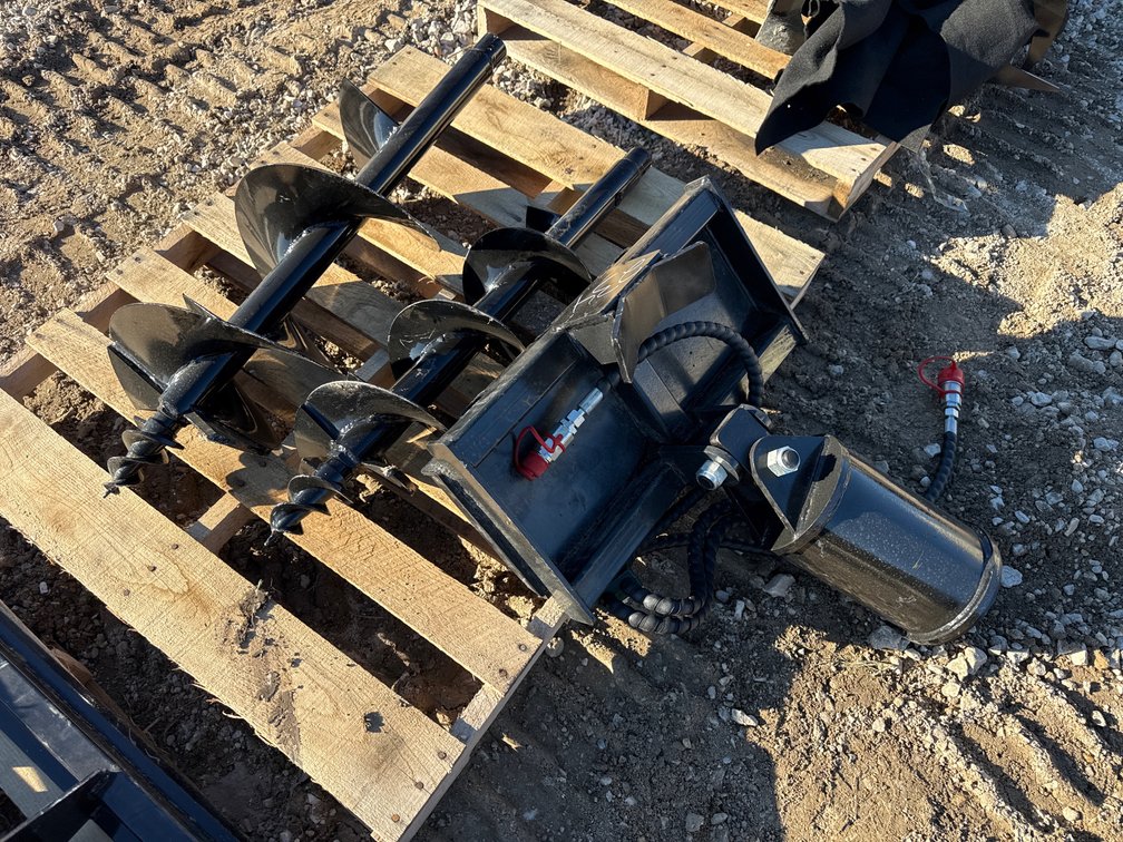 Mini skidloader post auger