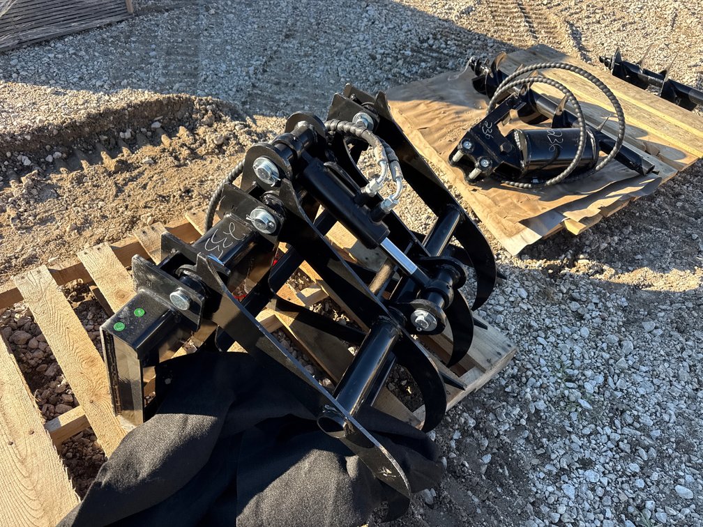 Mini skidloader grapple