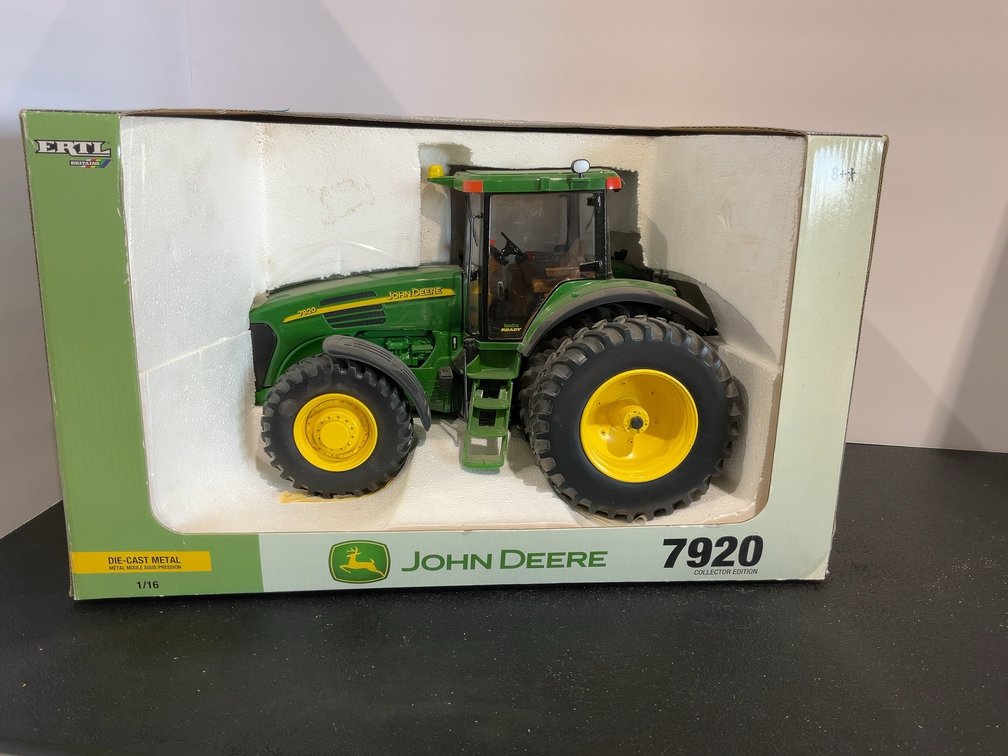John Deere 7920