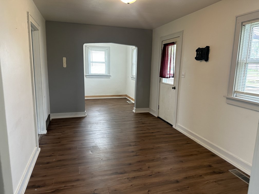 Image for 107 E South Street, Early!