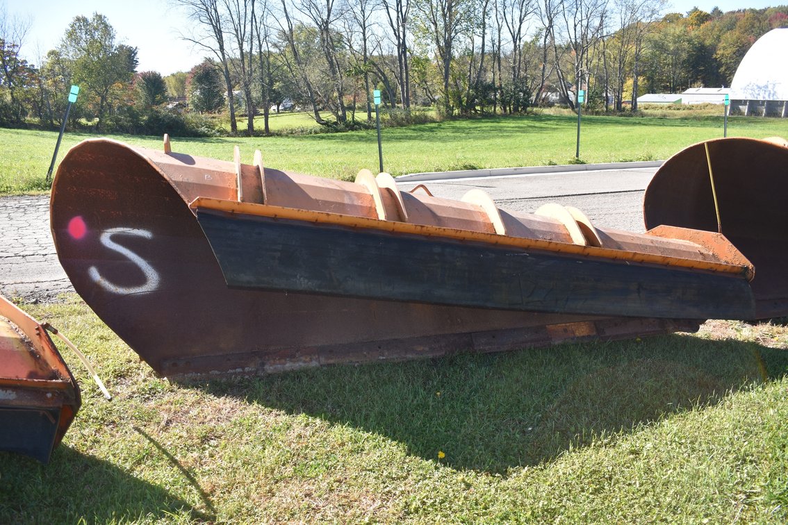 Everest Plow (B)