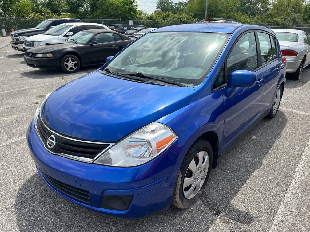 2011 Blue Nissan Versa