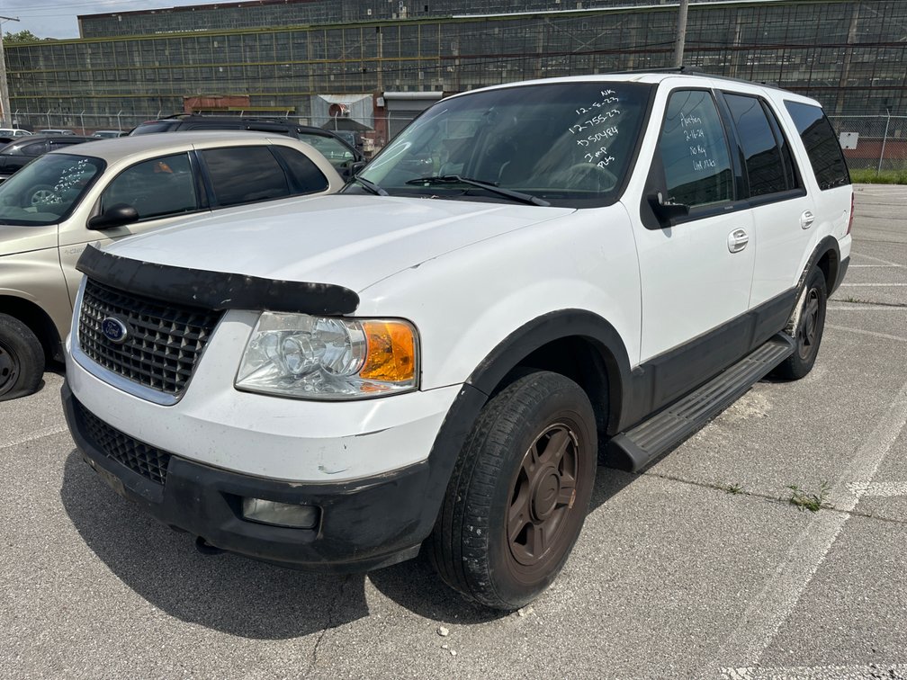 2003 White Ford Expedition