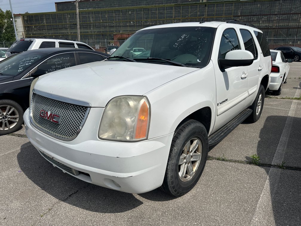 2007 White GMC Yukon 