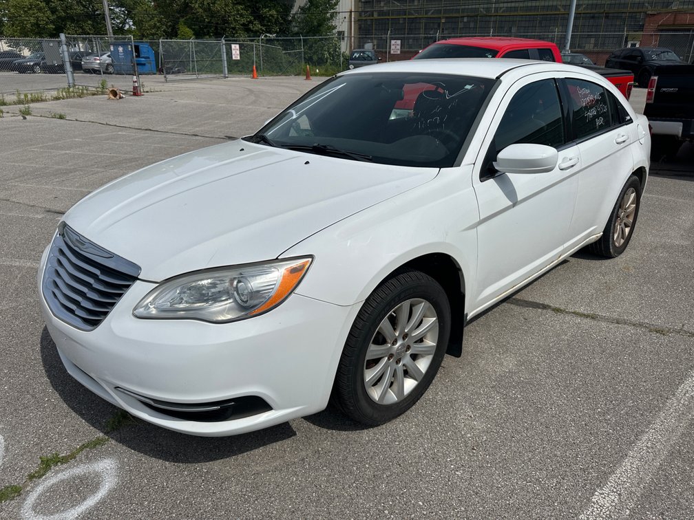 2012 White Chrysler 200
