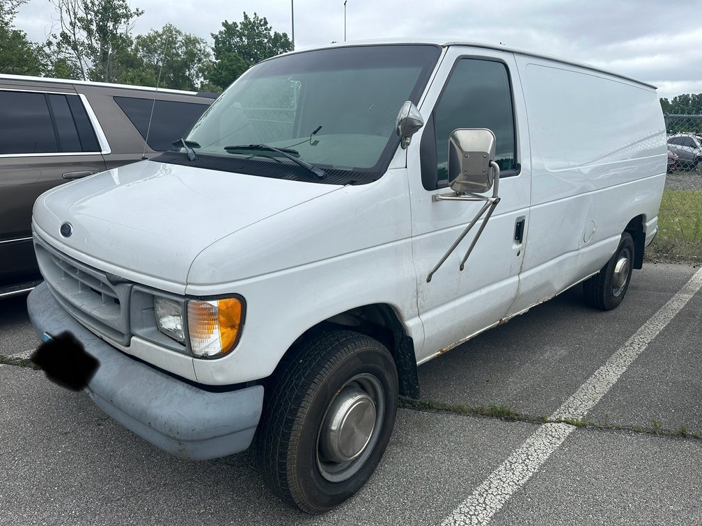 1998 White Ford Econoline Van