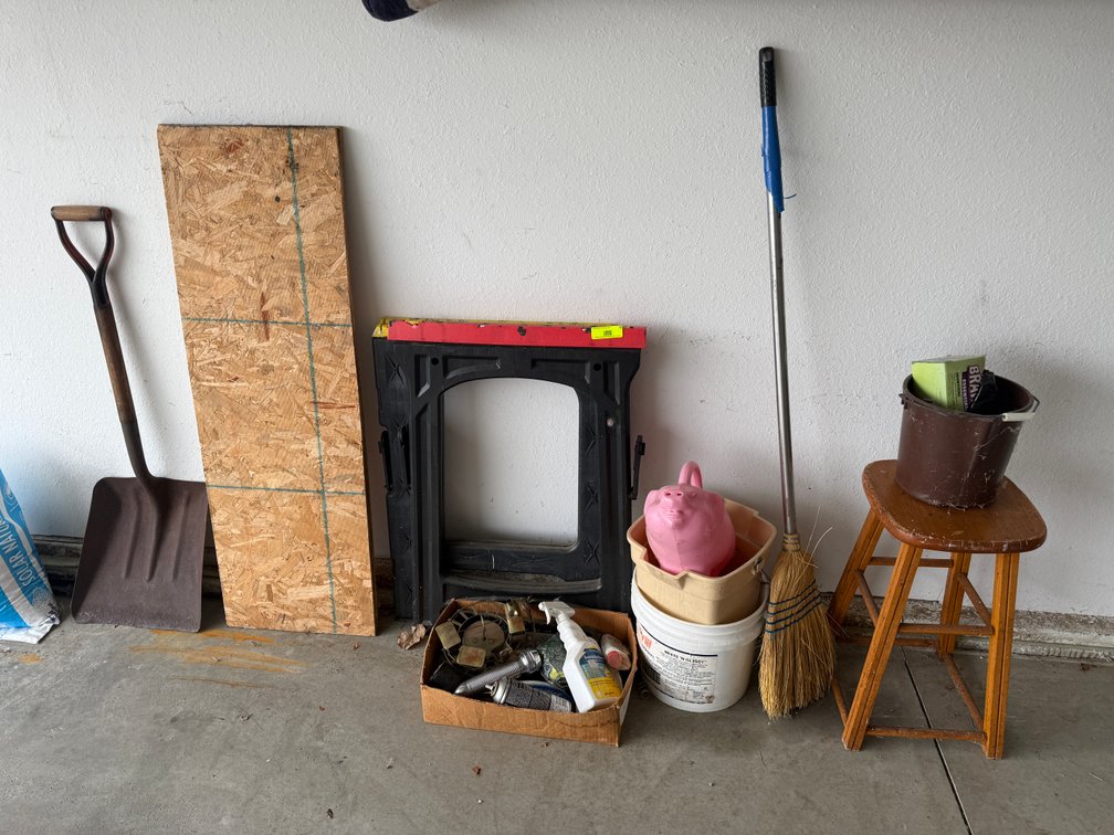 G- Contents Of Corner
