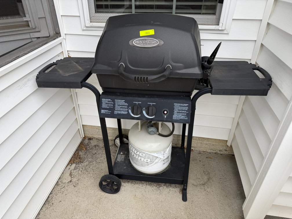 S- Huntington Grill & Propane Tank