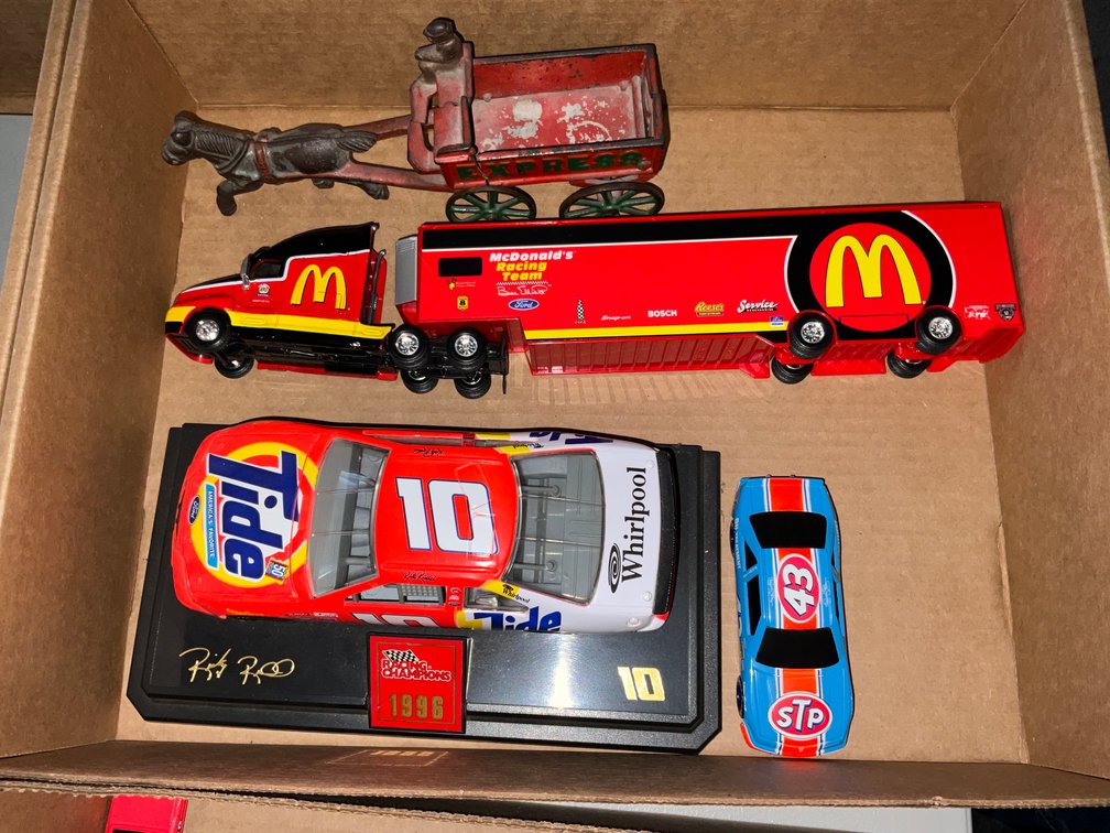LR- Cast Iron Express Carriage & Model Vehicles