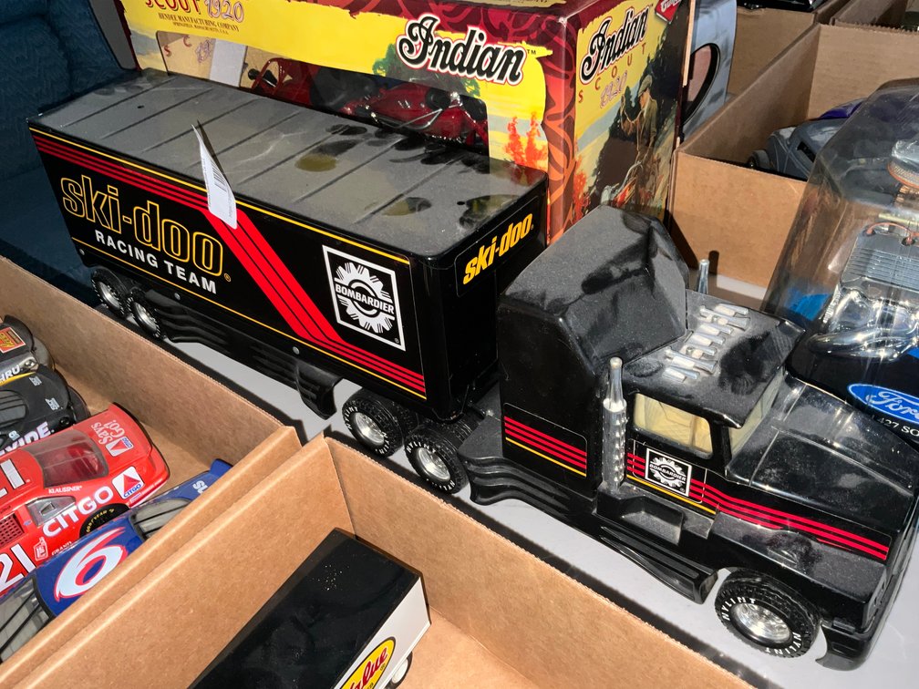 LR- Bombardier Ski-doo Racing Team Truck
