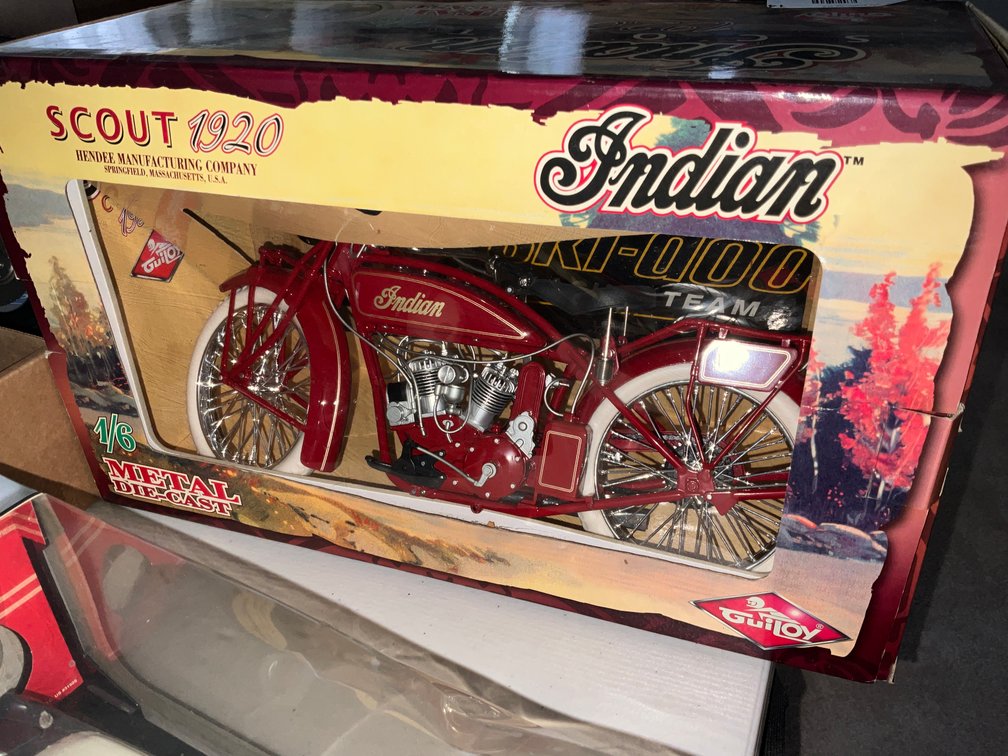LR- Guiloy Indian Scout 1920 Die Cast