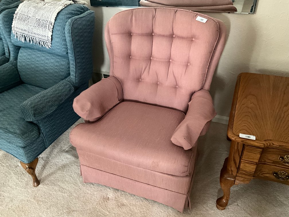 LR- Swivel Chair