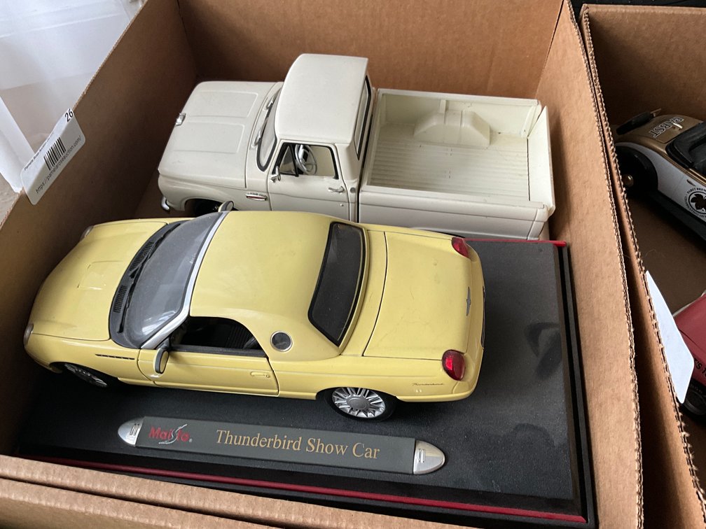 LR- (2) Model Cars