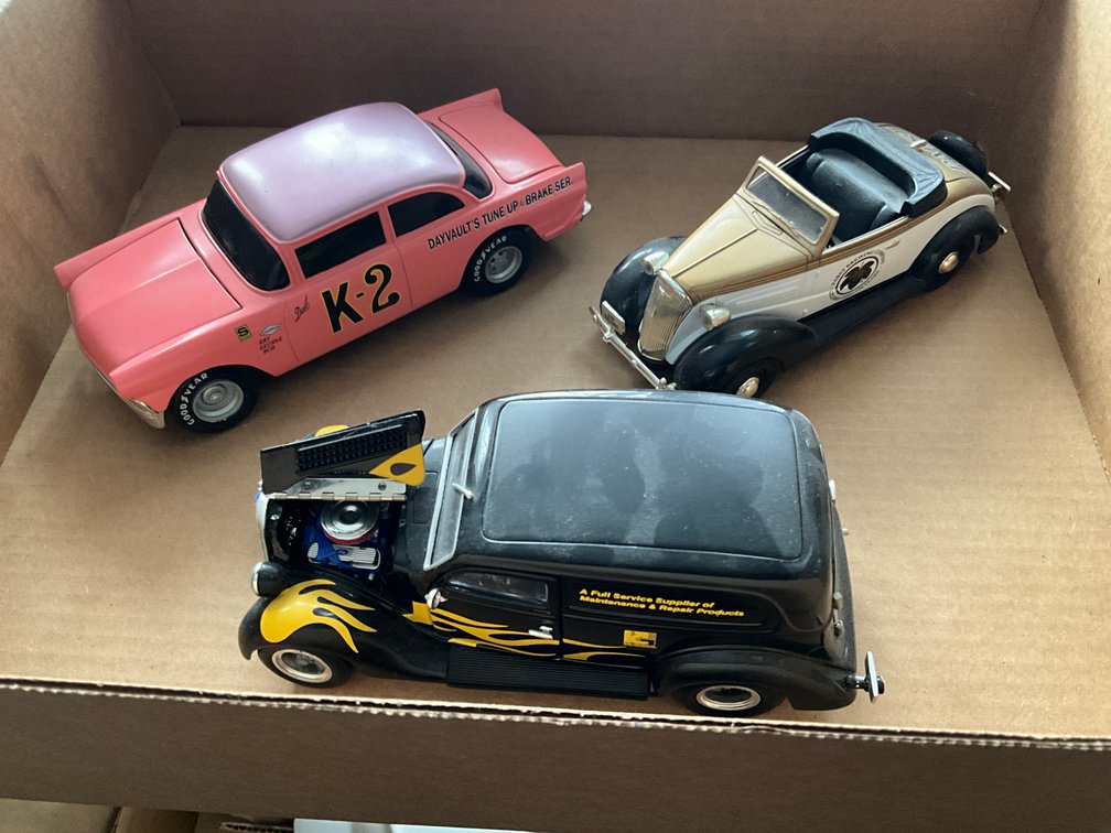 LR- (3) Model Cars