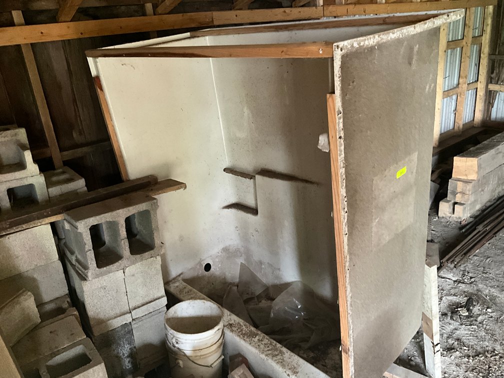 Bathtub and Shower Interior