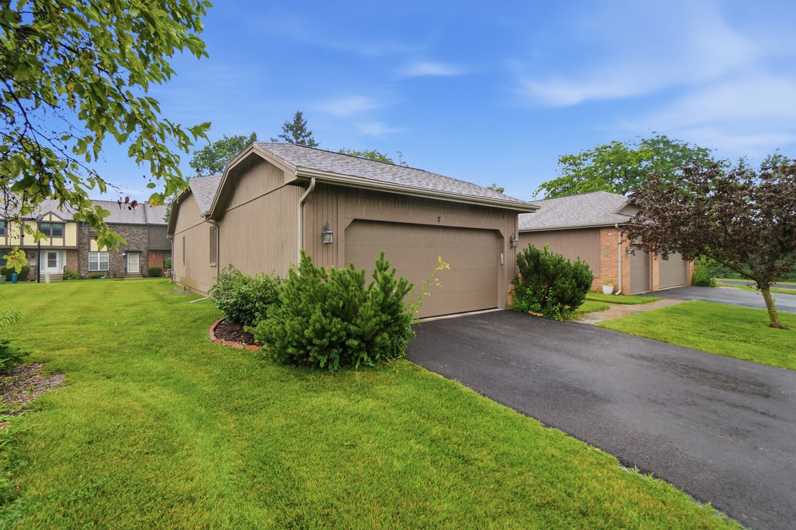 Image for 7 Meadowpond Drive, Perrysburg, OH 43551