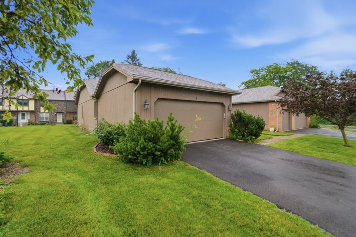 Image for 7 Meadowpond Drive, Perrysburg, OH 43551