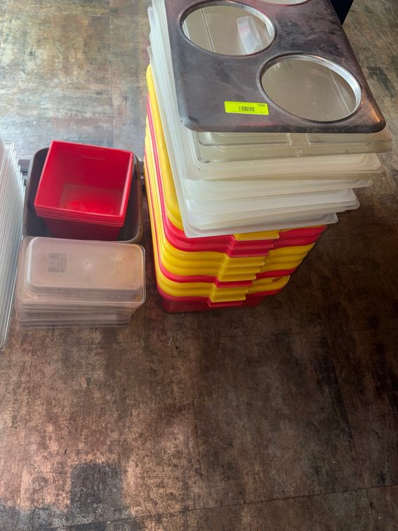 Bar145- Assorted Tubs, and Lids